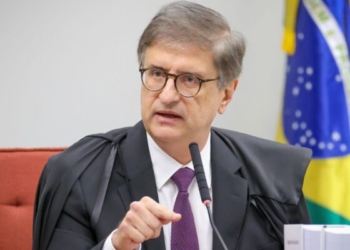 PGR não vê abuso de André Mendonça em investigação contra Moraes