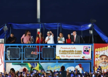 “Ato vergonhoso”, diz Lula sobre fuga de Flávio Bolsonaro