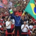 Lula é reeleito presidente do Brasil em virada histórica