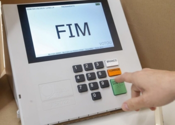 Nas 2 primeiras horas de votação, 467 urnas foram substituídas